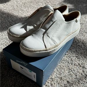 Universal Thread No Lace Sneakers